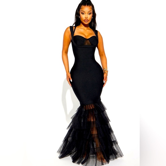 Dresses & Skirts - NWT Black Gown Gals Dress Size Large